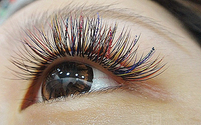 With Colorful Eyelashes, You Will Feel More Alive