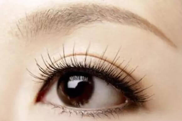 The Combination of Eyelash Extension and Glue