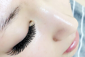How do you maintain your eyelashes after lash extensions?