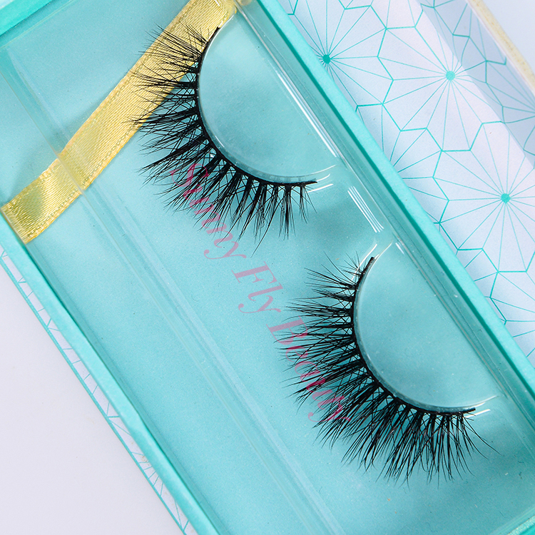 The simple features of 3D mink eyelashes